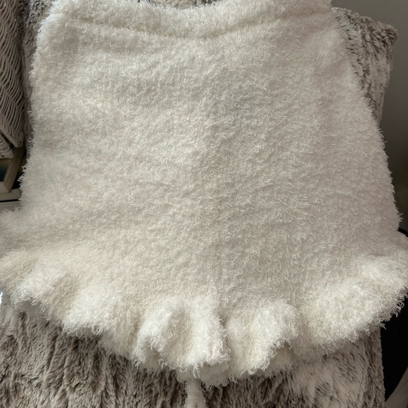 POL jr girls soft fuzzy sleep shorts, size M - Picture 6 of 6